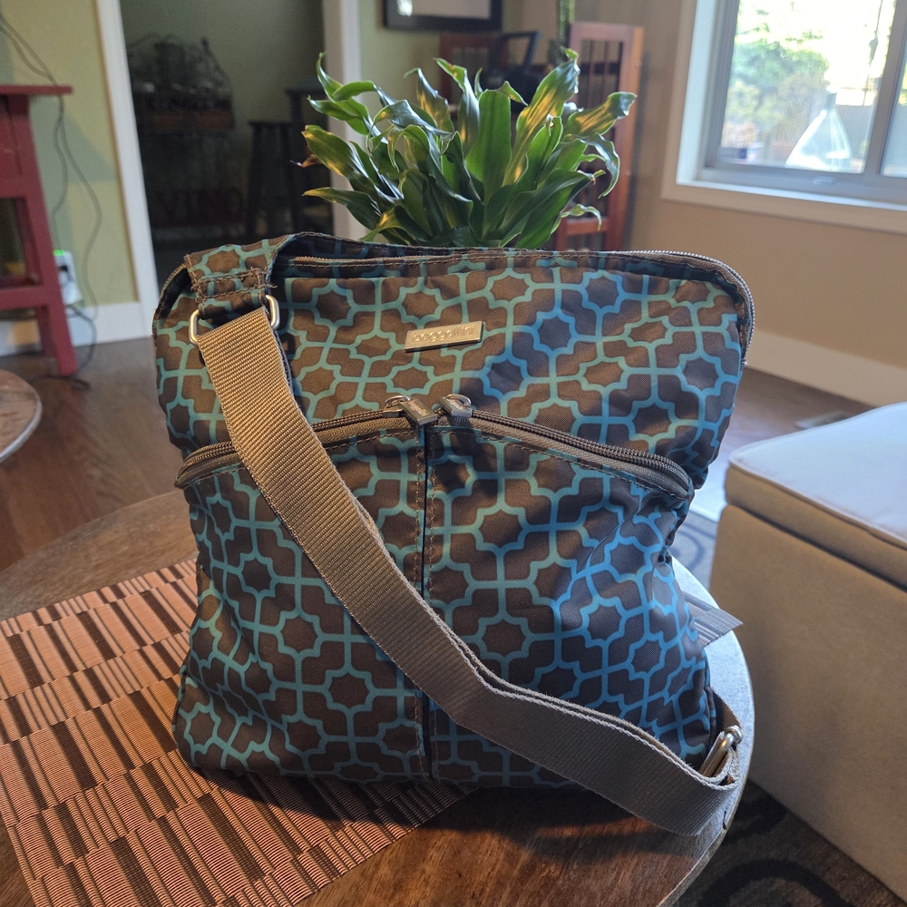 Baggallini Teal & Brown Geometric Crossbody